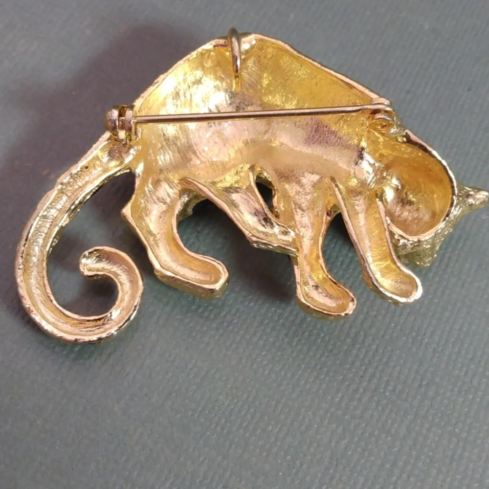 Leopard Spotted Cat Brooch Pin